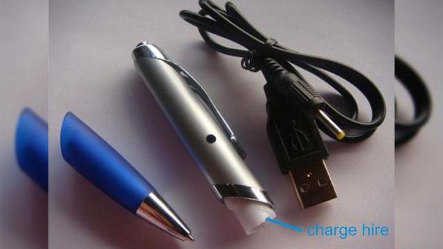 <b>Pixul GSM, ajutorul studentilor care copiaza, acum disponibil</b>Un nou accesoriu care va ajuta studentii sa treaca examenele grele, a fost lansat astazi. Pe numele sau GSM Pen, acest "pix" destul de gros indeplineste rolul de microfon, el comunicand cu telefonul din buzunar, in vreme ce raspunsurile vor sosi prin...