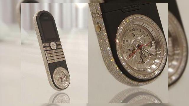 <b>GoldVish Revolution, un telefon "anti criza" impodobit cu aur si diamante</b>In ciuda crizei economice mondiale, producatorii de terminale mobile de lux prolifereaza, lansand modele cum este cel de mai jos, telefonul GoldVish Revolution. Acesta seamana cu majoritatea terminalelor de lux pe care le-am vazut pana acum, cu diferenta...