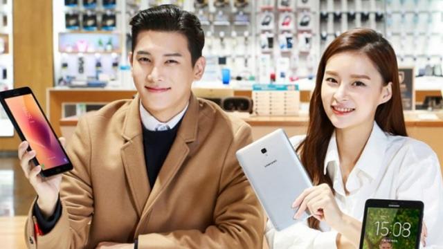 <b>Tableta Samsung Galaxy Tab A with Bixby Home lansată în Coreea de Sud; Iată cât costă</b>Pe piața din Coreea de Sud a debutat la mijloc de noiembrie și tableta Samsung Galaxy Tab A with Bixby Home, produs care după cum și denumirea sa ne dezvăluie, vine echipat cu soluția Bixby Home. Tableta se vinde la un preț de aproximativ