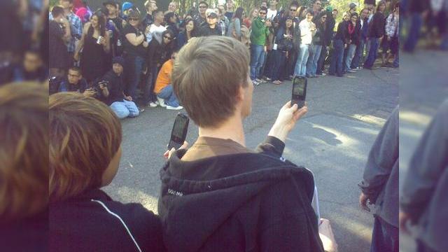 <b>Palm Pre se lanseaza pe 16 mai; primele imagini scapate cu telefonul in actiune</b>Dupa ce data de lansare a lui Palm Pre a fost modificata mai des decat raporturile fiscale ale celor de la Motorola, iata ca un nou document "scapat" de operatorul Sprint indica cu o oarecare certitudine faptul ca handsetul va sosi in magazine in data de...