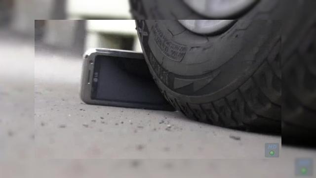 <b>LG Arena este torturat...se poate si in Romania</b>Dupa ce va informam ca LG Arena a sosit si in tara noastra, etalandu-si noua interfata 3D S-Class, iata ca handsetul revine in atentia noastra, de aceasta data cu niste vesti distructive. Cei de la mail.ru au trecut terminalul LG prin tot soiul de teste,...