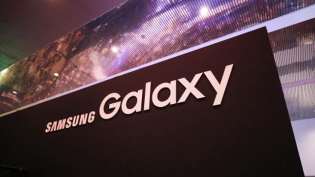 <b>Samsung Galaxy S9 va avea parte de un preview la CES, urmând ca lansarea oficială să aibă loc în martie</b>Din partea lui Evan Blass vine astăzi o informație tare interesantă, aceea că Samsung pregătește un soi de preview al telefoanelor Galaxy S9 și Galaxy S9+ pentru ediția CES 2018 din ianuarie. Ulterior, lansarea oficială va avea loc în cadrul