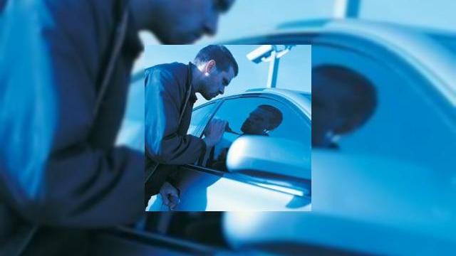 <b>Protejeaza-ti masina de hoti prin SMS</b>Daca sunteti ingrijorat de soarta masinii dumneavoastra si banuiti ca ea va ajunge la un moment dat pe mana hotilor, puteti folosi un simplu SMS pentru a ii impiedica pe raufacatori sa va fure automobilul. Cum? Aflati mai jos... Daca sistemul creat recent...