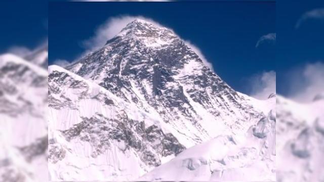 <b>Telefonie pe "acoperisul lumii", in curand... Everestul, acum cu acoperire GSM si CDMA</b>Servicii de telefonie mobila vor fi in curand disponibile in varful Muntelui Everest, cel mai inalt din lume, iar retelele suportate vor fi cele GSM si CDMA. Serviciile vor fi furnizate de catre Nepal Telecom, cea mai mare companie de telecomunicatii din...