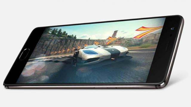 <b>OnePlus 3 și OnePlus 3T sunt actualizate la Android 8.0 Oreo, inclusiv în România; avem capturi de ecran</b>În ultimele zilei cei de la OnePlus au dat și startul actualizărilor la Android 8.0 Oreo pentru smartphone-urile OnePlus 3 și OnePlus 3T. Update-ul a sosit și la noi pe plan local după cum vedeți pe seama capturilor de ecran de mai jos 