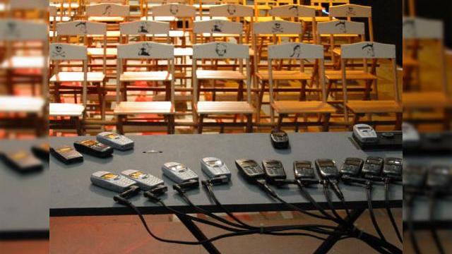 <b>Concert de telefoane mobile la Timisoara, o premiera la Filamornica "Banatul"</b>Miercuri, 29 aprilie va avea loc pe scena Filarmonicii "Banatul", din Timisoara un concert de sonerii ale telefoanelor mobile, conform Informatia.ro (AMOS News). Liceenii participanti la eveniment se vor putea suna intre ei, coordonati de dirijorul...