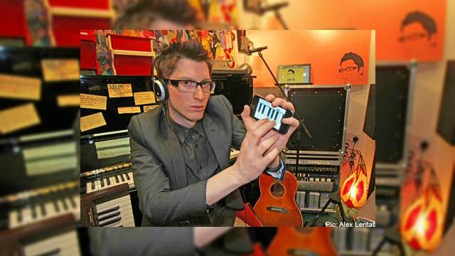 <b>Primul concert pe iPhone va avea loc pe stadionul Wembley</b>Iata ca iPhone-ul nu este doar unul dintre cele mai bine vandute telefoane din lume, ci si un excelent instrument muzical, care va fi folosit in premiera in fata unui public numeros in luna iulie, pe Stadionul Wembley. Gary Go va fi artistul care va...