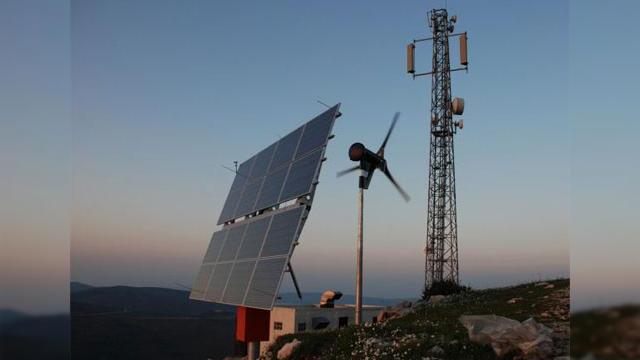 <b>Un operator turc foloseste o statie de amplificare pe baza de energie eoliana</b>Avea, un operator de telefonie mobila din Turcia a lansat recent o statie de amplificare a semnalului care foloseste exclusiv energie eoliana si solara. Acest model hibrid foloseste turbina companiei scotiene Proven Energy, care a colaborat cu nume mari...