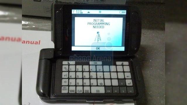 <b>Motorola Rival a445 si Samsung Alias 2, fotografiate in actiune</b>Cei de la Phonearena au avut sansa de a fotografia in premiera terminalele Motorola Rival a445 si Samsung Alias 2 U750, admirate de catre editorii site-ului in actiune. Alias 2 va sosi pe piata in data de 11 mai, cel mai probabil el urmand sa debuteze...