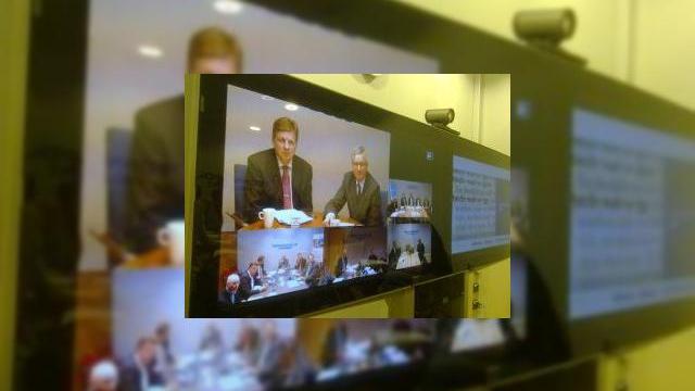 <b>Nokia isi doneaza ideile de afaceri altor companii finlandeze</b>Intr-un acces de generozitate, Nokia a anuntat ca isi va dona 100 de idei neutilizate de afaceri unor companii mici din Finlanda, dupa cum ne informeaza Reuters. Esko Aho, vicepresedinte executiv al sectiunii Corporate Relations and Responsibility de la...