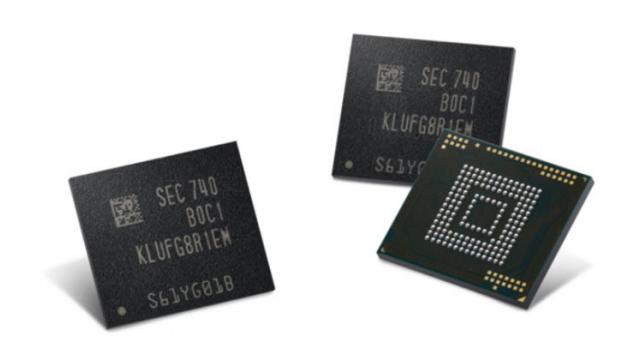 <b>Samsung dezvăluie un chip de 512 GB memorie flash pentru smartphone-uri; ar putea ajunge pe Galaxy S9</b>Sud-coreenii de la Samsung au dezvăluit în aceste zile un chip de 512 GB memorie, componentă care ar putea ajunge la bordul lui Samsung Galaxy S9 anul viitor. Vorbim despre o capacitate uriașă de stocare și pasionații de captură video
