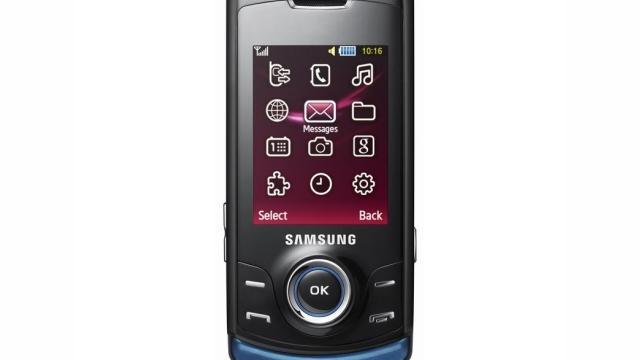 <b>Samsung S5200 anuntat oficial, debuteaza luna viitoare in Rusia</b>Samsung tocmai a anuntat oficial telefonul de nivel mediu S5200, un slider subtire cu o grosime de doar 10.9 mm si camera de 3.2 megapixeli. Din pacate acest telefon nu suporta conectivitate 3G, astfel ca ne vom multumi cu suportul quad band GSM/EDGE....