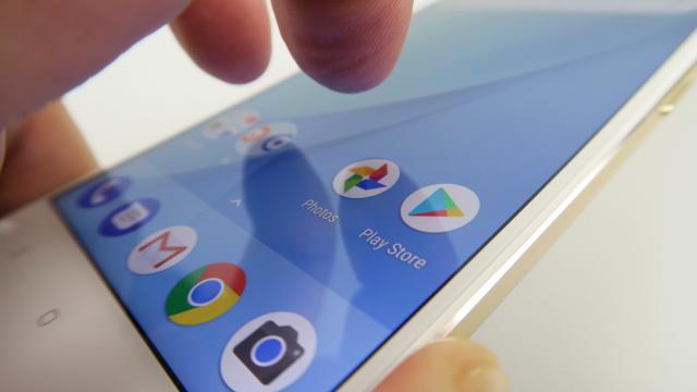 <b>Xiaomi Mi A1: Benchmark-uri bunicele, nu se încinge şi performează OK</b>Xiaomi Mi A1 are un procesor care şi-a dovedit puterea o bună parte din anul curent şi anul trecut, Snapdragon 625. L-am văzut pe Huawei Nova, ASUS ZenFone 3, Moto Z Play şi multe alte device-uri. Are şi 4 GB RAM, 64 GB stocare, GPU Adreno 506 şi slot..