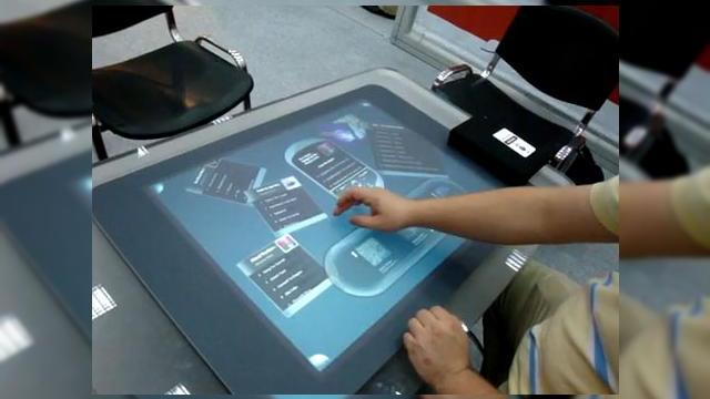 <b>CERF 2009 - o epopee a esecului; Microsoft Surface, singurul produs interesant (Video)</b>Fiecare editie a showului autohton CERF a adus cu sine scaderea interesului marilor companii pentru participarea la eveniment. 2009 a reprezentat culmea acestui trend, showul fiind practic ascuns in pavilionul 15 de la Romexpo, astfel ca vizitatorii...