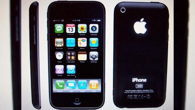 <b>Noul iPhone va fi prezentat la WWDC; Steve Jobs revine peste cateva saptamani</b>Suntem in proportie de 99.99% siguri ca Apple va prezenta un nou iPhone in cadrul showului WWDC, organizat luni, in data de 8 iunie, orice alta desfasurare a evenimentului fiind o mare surpriza. Ei bine se pare ca si Steve Jobs este gata de o intoarcere...
