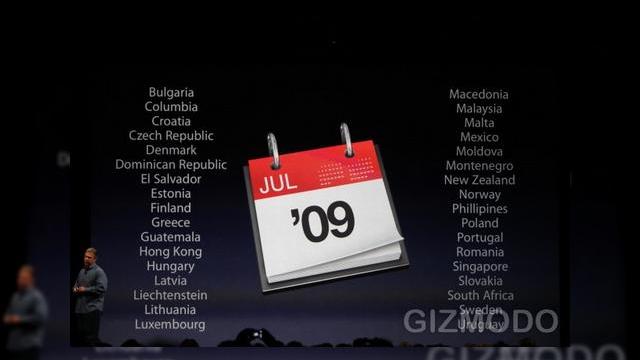 <b>iPhone 3GS anuntat oficial astazi, se lanseaza in Romania in iulie</b>Iata ca dupa indelungate chinuri ale facerii, Apple a prezentat oficial iPhone 3GS, noul sau terminal mobil, care va fi lansat oficial in SUA peste o saptamana si jumatate si in Romania in luna iulie. In comparatie cu iPhone 3G, noul terminal este de 2.1...