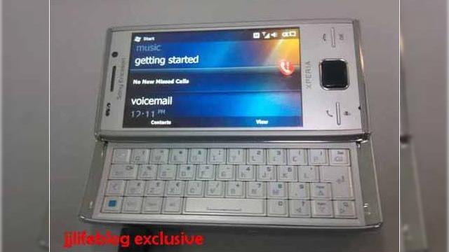 <b>Noi imagini cu Sony Ericsson Xperia X2 isi fac aparitia</b>Dupa ce in urma cu o saptamana vedeam prima imagine reala cu Sony Ericsson Xperia X2, iata ca in acest weekend i-am aflat si specificatiile, iar acum putem vedea inca 2 imagini cu noul smartphone. Acestea si-au facut aparitia pe forumul Esato, iar acest...