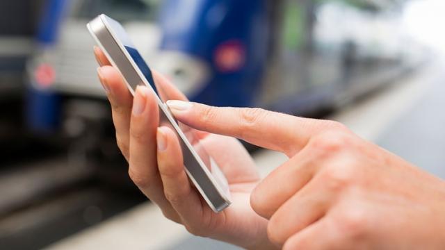 <b>De la 1 ianuarie 2018, volumul de date ce pot fi consumate în roaming crește cu 22%, fără taxe suplimentare</b>Prin intermediul unui comunicat de presă, ANCOM anunță astăzi faptul că de la 1 ianuarie 2018, volumul de date ce pot fi folosite în roaming crește cu 22% și asta fără taxe suplimentare. Vestea vine la fix pentru cei care au în plan să