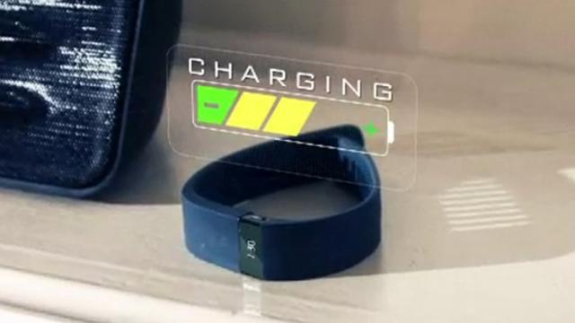 <b>FCC aprobă primul sistem de încărcare wireless ce funcționează la distanță</b>Visăm de multă vreme la o tehnologie de încărcare wireless care să nu necesite plasarea dispozitivului pe un anumit pad de încărcare, lucru care până acum nu a fost pus în practică. În 2018 am putea primi totuși primele dispozitive