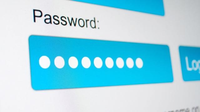 <b>Microsoft vrea să ne facă să renunţăm definitiv la parole; Iată cum!</b>Pe parcursul acestui an 2017 au fost semnalate și numeroase probleme la nivel de securitate, inclusiv pe smartphone-uri. În acest sens cei de la Microsoft vor să ne facă să renunțăm definitiv la parole se pare și pentru a ajunge la această