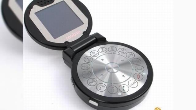 <b>WigiTel W3, un telefon ceas cu 2 display-uri</b>Daca sunteti genul care prefera terminale ciudate si cu un design original, atunci veti arunca o privire asupra handsetului WigiTel W3, un ceas telefon cu 2 display-uri. Terminalul aduce cu o scoica si este comercializat de catre compania ceha WigiTel,...