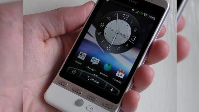 <b>HTC Hero, analizat intr-o recenzie marca Slashgear (Video)</b>Cei de la Slashgear au reusit sa puna mana pe cel mai tare terminal al momentului, HTC Hero, facandu-i o analiza minutioasa pentru a afla ce face acest telefon mai bun decat predecesorii sai bazati de asemenea pe OS-ul Android. La exterior, Hero este un...