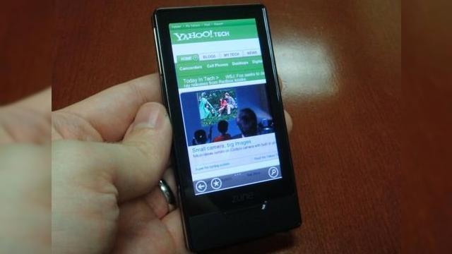 <b>ZuneHD, fotografiat in actiune: tastatura virtuala si browserul, analizate</b>ZuneHD este gadgetul nostru preferat cand vine vorba de zvonuri, cel putin in ultima vreme, mai ales ca majoritatea informatiilor scapate despre acest PMP s-au dovedit a fi adevarate. De aceasta data, aruncam o privire asupra unei analize rapide a...