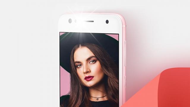 <b>Turul Magazinelor #367: 2 telefoane axate pe selfie la preţ bun şi new entry, Ariel Pods la reducere şi plată cu Bitcoin la un retailer local</b>Aproape că este weekend și asta înseamnă că suntem cu gândul la reduceri și desigur shopping online, dacă nu vrem să ne ridicăm din pat pe așa vreme. Noi vă oferi astăzi câteva sugestii interesante pe care le găsiți listate în rândurile 