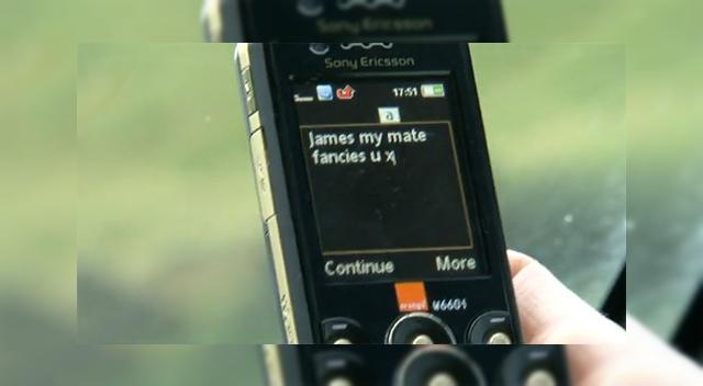 <b>SMS-urile scrise la volan ucid din nou (Video)</b>Poate ca mai retineti acel celebru, macabru si socant clip video care prezenta motivele principale pentru producerea accidentelor rutiere, cu exemple foarte elocvente si accidente oribile, toate pe un fundal de melodie Metallica... Ei bine, iata inca un...