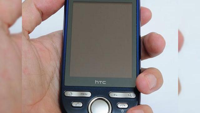 <b>HTC Click si Android Donut prezentate de un barbat cu 6 degete (Video)</b>HTC Click este primul terminal Android low cost, care nu a fost anuntat inca, dar iata-l aparand intr-un preview video si ruland noul OS Android Donut. Click este prezentat langa HTC Magic, care foloseste un display putin mai mare. Din cate afirma...