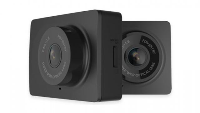 <b>Pentru doar 38.99 dolari, camera video auto Xiaomi Xiaoyi filmează FHD la 30fps și aduce conectivitate WiFi</b>O cameră video pentru filmarea traficului reprezintă o idee tare bună, în primul rând pentru că în cazul unor accidente minore de care nu vă faceți vinovat aveți o dovadă și în al doilea rând pentru că astfel vă puteți deschide chiar un canal 