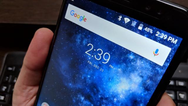 <b>UHANS Max 2: Conectivitate cam limitată și cu probleme</b>O fi UHANS Max 2 un telefon dual SIM dual standby, care măcar îşi păstrează jackul audio în aceste momente când el este pe cale de dispariţie, dar sunt şi câteva hibe în zona sa de conectivitate. Terminalul nu are NFC, are un WiFi cam lent, nu are..