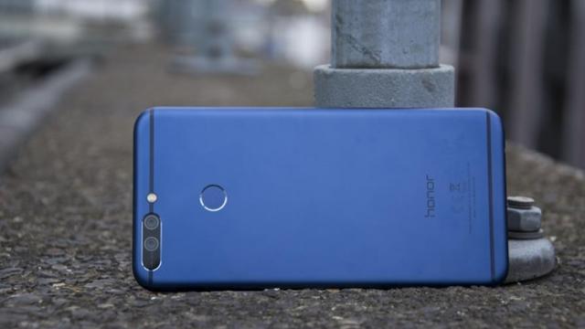 <b>Honor 8 Pro și Honor 9 primesc ROM-uri AOSP Android Oreo mulțumită lui Project Treble</b>Într-un articol de săptămâna trecută v-am prezentat și o listă de terminale Honor ce ar urma să primească actualizarea la EMUI 8.0, fără a fi clar dacă alături de această versiune vine și Android Oreo. Pentru cei care nu vor să mai aștepte 