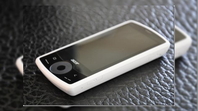 <b>Acer C1, un handset WM 6.5 cu specificatii de nivel mediu</b>Cei de la Winmobile.se au avut ocazia de a face recenzia handsetului Acer C1, un terminal de nivel mediu care ruleaza Windows Mobile 6.5. Sub carcasa sa descoperim un procesor de 528 MHz, in vreme ce display-ul este din pacate doar un ecran WQVGA. Acer C1...