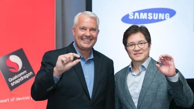 <b>Qualcomm şi Samsung îşi anunţă colaborarea în zona 5G, vor face schimb de licenţe tehnologice</b>Astăzi Samsung și Qualcomm au avut un anunț de făcut, acela că au încheiat o colaborare în zona 5G urmând a face schimb de licențe tehnologice în acest departament. Practic este vorba despre o licențiere reciprocă din care cele două părți