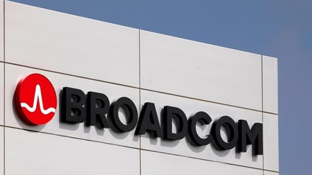 <b>Broadcom ar fi crescut suma licitată pentru Qualcomm, de la 103 miliarde de dolari la 120 de miliarde</b>Potrivit unor surse de pe Wall Street se pare că Broadcom ar fi crescut suma licitată pentru Qualcomm, de la suma de 103 miliarde de dolari la suma de 120 miliarde de dolari. Nu știm dacă americanii vor fi de acord cu această nouă propunere