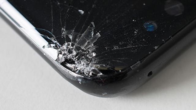 <b>Ecrane de smartphone-uri acoperite cu diamant: găselnița anului 2019 </b>În cazul în care vi se pare că protecția Gorilla Glass nu este suficient de bună pentru a vă scuti de chinul unui ecran de smartphone spart, ce spuneți despre ecranul acoperit cu diamante? Ei bine da, fix la o asemenea tehnologie se lucrează