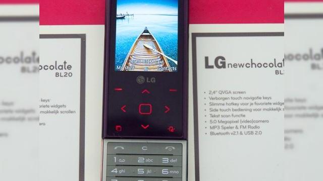 <b>LG BL20 Chocolate, in noi variante de culoare, LG GW300 fotografiat de asemenea</b>LG a deschis un nou sediu in Amstelveen, Olanda si a prezentat presei cu aceasta ocazie modelul LG BL20 Chocolate in noi variante de culoare, dar si terminalul GW300, dotat cu tastatura QWERTY. BL20 a fost scapat initial pe web sub numele de BL42, el...