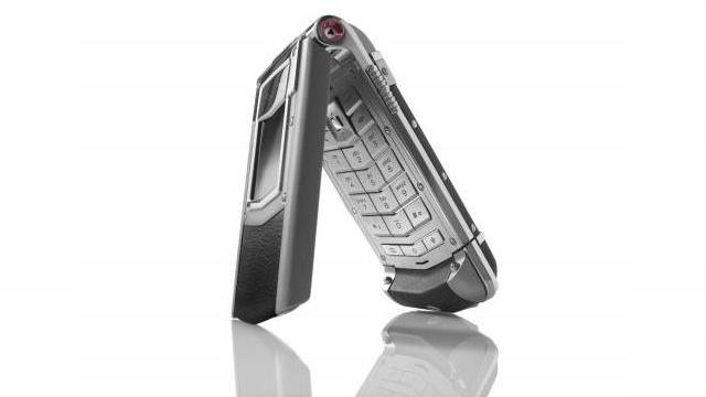 <b>Vertu prezinta primul sau telefon cu clapeta: Constellation F Ayxta</b>Vertu Constellation F. Ayxta este cel mai telefon de lux al diviziei de handseturi a celor de la Nokia si o premiera pentru Vertu: primul telefon cu clapeta. Handsetul face parte din seria Constellation si este impodobit cu rubine, chiar si pe mecanismul...