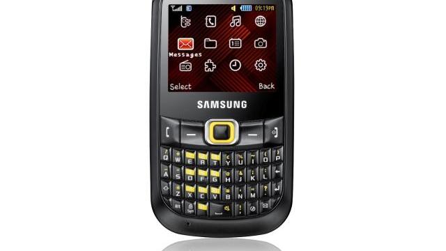 <b>Samsung anunta 2 noi telefoane: CorbyTXT si CorbyPRO, disponibile in curand si in Romania</b>Modelul Corby al celor de la Samsung va avea in curand 2 succesori, prezentati de curand la Milano, in Italia. Este vorba de Samsung CorbyTXT si CorbyPRO, terminale destinate unui public tanar. Telefoanele vor sosi si in Romania in luna octombrie a...