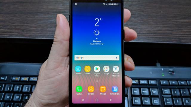 <b>Samsung Galaxy A8 (2018): Benchmark-uri la nivel de flagship de acum 2 ani</b>Samsung Galaxy A8 (2018) pare să aducă un upgrade mic de CPU de la predecesorul său (Galaxy A5 (2018)), cu trecerea de la Exynos 7780 la Exynos 7885. Chipset-ul este unul octa core tactat la 2.2 GHz şi vine cu GPU Mâli G71, 4 GB RAM şi 32 GB stocare.