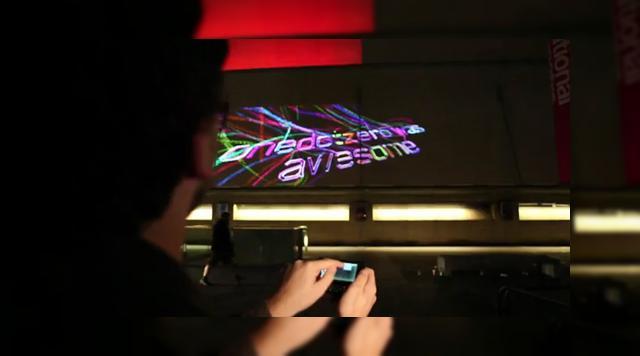 <b>Onedotzero, softul care permite unui Nokia N900 sa controleze un ecran urias</b>Prin intermediul incredibilului clip video de mai jos, aflam de initiativa incredibila a doi developeri, care au creat o solutie software speciala pentru smartphone-ul Nokia N900, cu scopul de a controla un display de mari dimensiuni. Pe numele sau...
