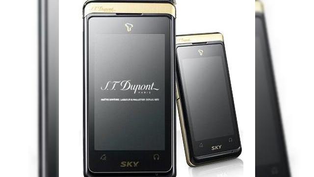 <b>Pantech Sky DuPont, un telefon de lux aratos</b>Pantech a anuntat cu cateva saptamani in urma telefonul de lux Sky DuPont IM-U510LE, terminalul fiind disponibil acum in Corea de Sud, prin intermediul operatorului SK Telecom. Sky DuPont este un candybar full touch cu decoratiui aurite, care amintesc de...