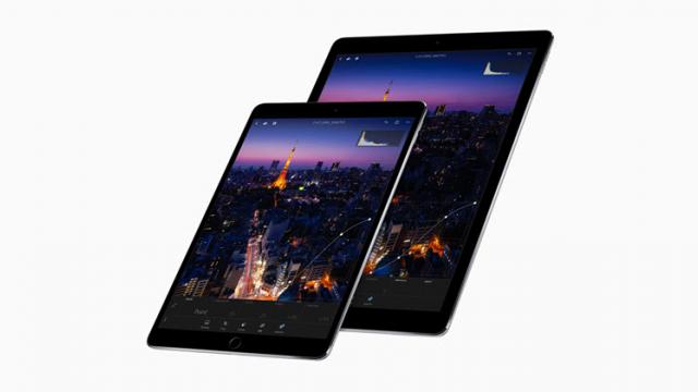 <b>Două noi tablete Apple iPad ar putea debuta oficial în cadrul conferinței WWDC 2018</b>Până la ediția din acest an a conferinței dezvoltatorilor Apple mai avem ceva de așteptat, dar se pare că așteptarea nu va fi în zadar. Zvonuri sosite online indică posibilitatea ca firma din Cupertino să lanseze două noi tablete iPad ce se vor