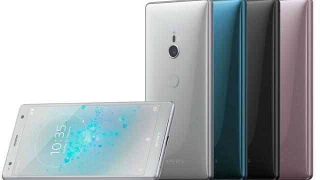 <b>Sony Xperia XZ2 apare în noi randări, acum şi cu încărcător wireless la pachet</b>Aseară îl vedeam pe Sony Xperia XZ2 într-o primă randare (semi)oficială de la Evan Blass şi iată că acum telefonul revine, de această dată privit din alt unghi şi cu un accesoriu la pachet. Hai să vedem despre ce e vorba.