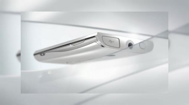 <b>Sony Ericsson XPERIA X10, anuntat oficial pe 3 noiembrie, teaserul disponibil acum (Video)</b>Sony Ericsson pregateste pentru lansare primul sau terminal Android, cunoscut pana acum ca Rachael sau XPERIA X3, dar al carui nume oficial este XPERIA X10. Handsetul are si un teaser, pe care il puteti viziona mai jos, dar si o pagina promotionala la...