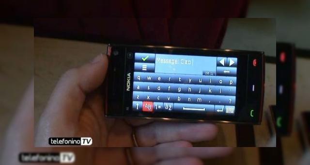 <b>Nokia X6, analizat in fata camerei (Video)</b>Italienii de la Telefonino.net tocmai au primit un Nokia X6 pentru teste si recenzii, jucandu-se cu handsetul in fata camerei. Scurta lor recenzie si experienta hands on ne prezinta un telefon elegant, cu o portiune glossy si un ecran impresionant cu...