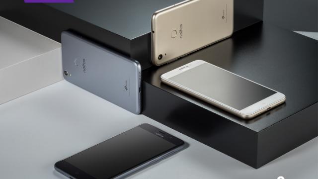 <b>MWC 2018: TP-Link anunţă noul smartphone Neffos C7, model midrange cu funcţii de înfrumuseţare pentru selfie</b>TP-Link, companie ale cărei smartphone-uri Neffos au trecut în câteva rânduri prin testele noastre a anunţat la MWC 2018 un nou terminal. E vorba despre TP-Link Neffos C7, un model midrange care pare axat pe selfie şi funcţii de înfrumuseţare.