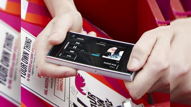 <b>Primele precomenzi ale lui Nokia X6 onorate astazi</b>Mult-asteptatul telefon muzical cu ecran touch capacitiv Nokia X6 va ajunge pe mana posesorilor care l-au precomandat chiar astazi, dar doar daca acestia locuiesc in Marea Britanie sau Finlanda. Avem de-a face cu un handset din seria Comes With Music, iar...