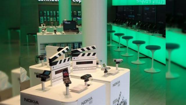 <b>Nokia ia in calcul vanzarea unitatii sale producatoare de telefoane</b>Intr-un interviu ce apare in editia de azi a revistei germane Wirtschaftswoche, directorul de marketing Nokia, Anssi Vanjoki a vorbit despre viitorul companiei finlandeze, facand si cateva predictii sumbre. &nbsp; &nbsp; Oficialul Nokia a afirmat ca...